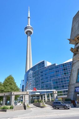 Toronto, Kanada - 15 Temmuz 2018: Cn Kulesi ve Marriott Hotel Downtown Toronto, Ontario, Kanada'da doğal görünümü.