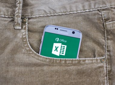 Montreal, Kanada - 10 Ekim 2017 Microsoft Office Excel android uygulaması. Microsoft Office istemci yazılımı, sunucu yazılımı ve Hizmetleri Microsoft tarafından geliştirilen bir ailedir.