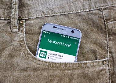 Montreal, Kanada - 10 Ekim 2017 Microsoft Office Excel android uygulaması. Microsoft Office istemci yazılımı, sunucu yazılımı ve Hizmetleri Microsoft tarafından geliştirilen bir ailedir.