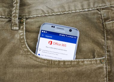 Montreal, Kanada - 10 Ekim 2017 Microsoft Office 365 android uygulama. Microsoft Office istemci yazılımı, sunucu yazılımı ve Hizmetleri Microsoft tarafından geliştirilen bir ailedir.