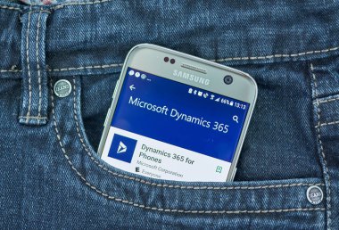 Montreal, Kanada - 8 Eylül 2018: Microsoft Dynamics 365 telefonları mobil cihazlar için. Dynamics 365 bir kurumsal kaynak planlama ve müşteri ilişkileri yönetimi ürün hattıdır