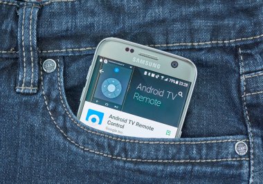 Montreal, Kanada - 8 Eylül 2018: Google Android Tv Samsung s7 telefon ekran uzak mobil uygulaması.