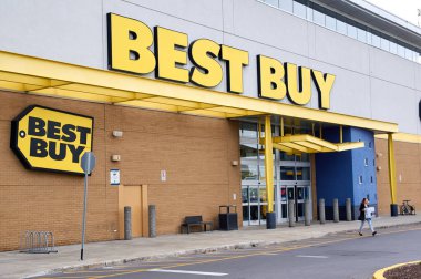 Montreal, Kanada - 28 Ağustos 2018: Montreal bahisler satın mağaza. Richfield, Minnesota merkezi bir Amerikan çokuluslu tüketici elektronik perakendeci en iyi satın Co, Inc olduğunu.