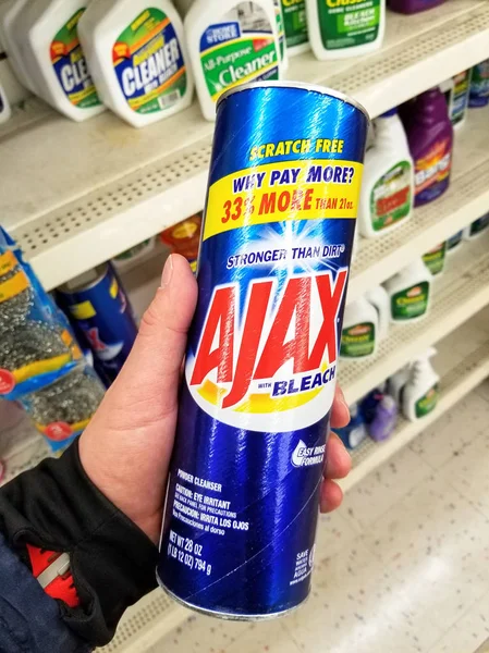 Plattsburgh Septiembre 2018 Hombre Sosteniendo Agente Limpieza Ajax Ajax Producto — Foto de Stock