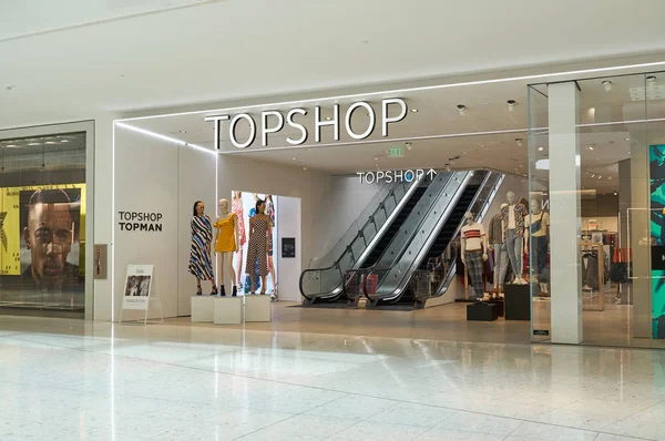 2018 Topshop 어벤츄라 몰에서 유명한 부티크 Topshop은 액세서리의 — 스톡 사진