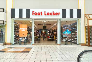 Miami, Amerika Birleşik Devletleri - 22 Ağustos 2018: Foot Locker Mağazası. Ayak soyunma perakende bir Amerikan spor giyim ve ayakkabı satıcısı olduğunu