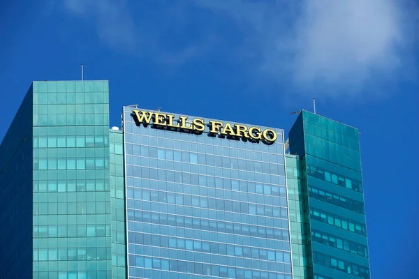 Миами Сша Августа 2018 Года Небоскреб Логотип Wells Fargo Майами — стоковое фото