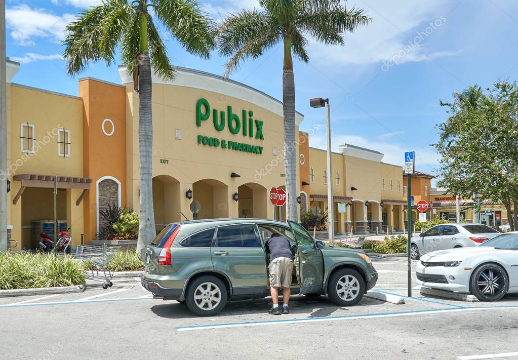 MIAMI, USA - AUGUST 22, 2018: Publix store logo. Publix Super Markets is an employee-owned, American supermarket chain headquartered in Lakeland, Florida.