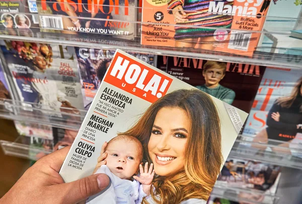 Miami Eua Agosto 2018 Revista Hola Uma Mão Sobre Uma — Fotografia de Stock