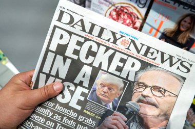 Miami, Amerika Birleşik Devletleri - 22 Ağustos 2018: Daily News gazetesi El. Güncel haber, popüler bir Amerikan gazetesi New York City'de dayalı olduğunu