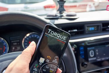 Montreal, Kanada - 10 Ağustos 2018: Tork Pro android app bir arabada. Tork bir araba performans, tanılama aracı ve bir Obd II Bluetooth bağdaştırıcısı yönetimi için bağlanmak için kullandığı tarayıcı olduğunu.