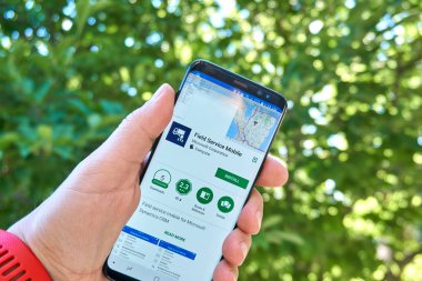 Montreal, Kanada - 28 Ağustos 2018: Microsoft alan hizmet Mobile android app Samsung s8 ekranda.