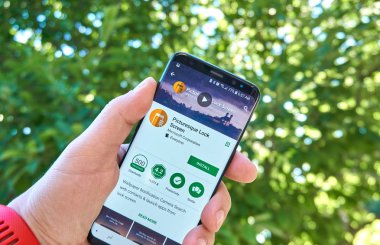 Montreal, Kanada - 28 Ağustos 2018: Microsoft pitoresk kilit ekran android app Samsung s8 ekranda.