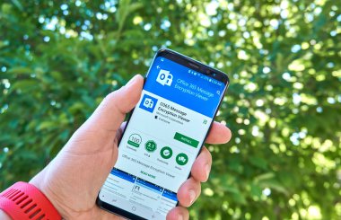 Montreal, Kanada - 28 Ağustos 2018: Microsoft O365 ileti şifreleme Viewer android app Samsung s8 ekranda.