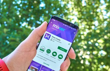 Montreal, Kanada - 28 Ağustos 2018: Microsoft Mikser oluşturmak android app Samsung s8 ekranda.