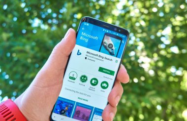 Montreal, Kanada - 28 Ağustos 2018: Microsoft Bing arama android app Samsung s8 ekranda.