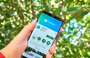 Montreal, Kanada - 28 Ağustos 2018: Google Daydream android app Samsung s8 ekranda.