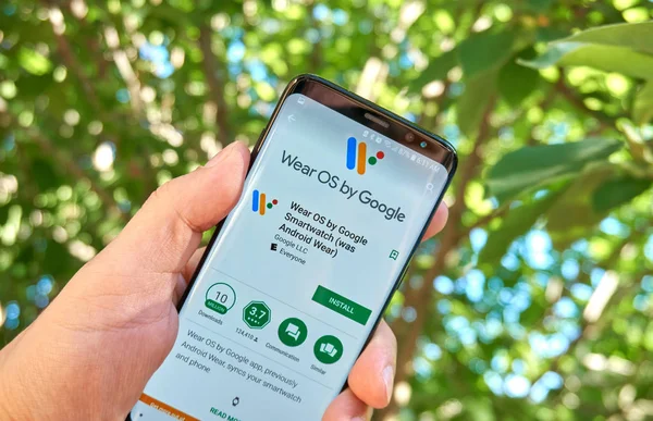 Монреаль Канада Августа 2018 Года Носите Приложения Google Android Экране — стоковое фото