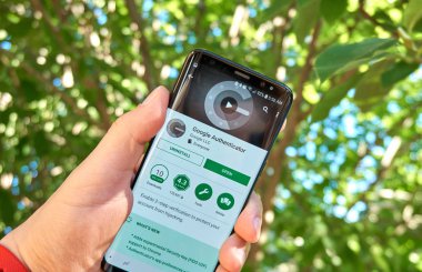 Montreal, Kanada - 28 Ağustos 2018: Google kimlik doğrulayıcısı android app Samsung s8 ekranda.