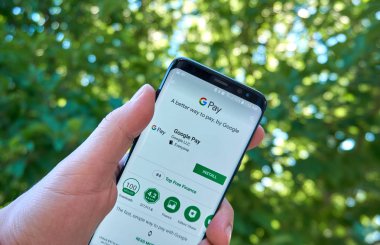 Montreal, Kanada - 28 Ağustos 2018: Google ödeme android app Samsung s8 ekranda.