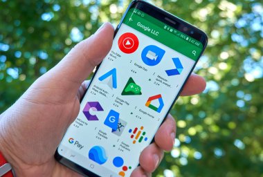 Montreal, Kanada - 28 Ağustos 2018: Google uygulamaları simgeler android app Samsung s8 ekranda.