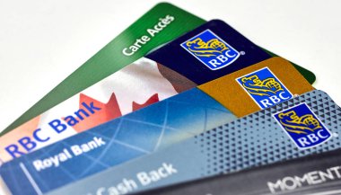 Montreal, Kanada - 21 Eylül 2018: Royal Bank of Canada plastik ödeme kartları. Royal Bank of Canada Kanada Kanada en büyük bankası olan