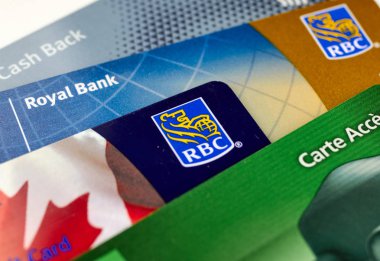 Montreal, Kanada - 21 Eylül 2018: Royal Bank of Canada plastik ödeme kartları. Royal Bank of Canada Kanada Kanada en büyük bankası olan
