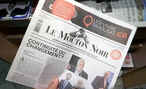 加拿大蒙特利尔 2018年9月14日 乐羊皮黑色报纸在手 — 图库照片