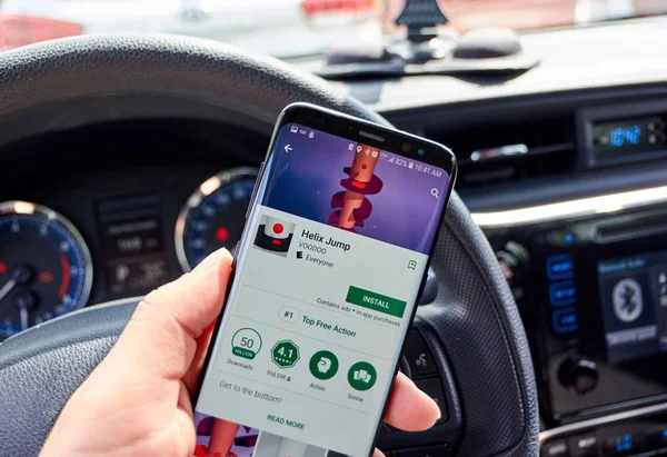 モントリオール カナダ 2018 らせんジャンプ Android モバイル ビデオ ゲームでサムスン 画面上 車で手マン — ストック写真