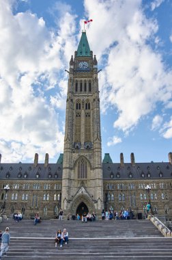 Ottawa, Kanada - 5 Mayıs 2018: Parlamento Hill binalar Ottawa. Parlamento Hill Crown kara şehir Ottawa, Ontario Ottawa Nehri'nin güney kıyısında alanıdır