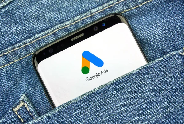 Montreal Kanada Września 2018 Nowe Logo Google Reklamy Aplikacji Ekranie — Zdjęcie stockowe