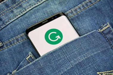 Montreal, Kanada - 4 Ekim 2018: Grammarly onay logo ve app bir Samsung s8 ekranda. Grammarly Grammarly A.ş. tarafından geliştirilen bir popüler İngilizce yazma-geliştirme yazılımıdır.