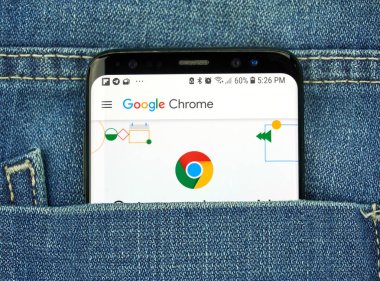 Montreal, Kanada - 4 Ekim 2018: Google Chrome app s8 ekranda. Belgili tanımlık app Android için tasarlanmış web tarayıcısıdır. Google internet hizmetleri sunar bir Amerikan teknoloji şirketidir