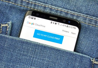 Montreal, Kanada - 4 Ekim 2018: Google bulut Print app s8 ekranda. Bulut Yazdır, kullanıcıların herhangi bir bulut herhangi bir app yazıcı olanak tanıyan bir Google hizmetidir.