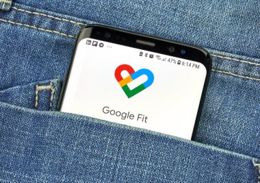 Montreal, Kanada - 4 Ekim 2018: Google uygun app s8 ekranda. App bir sağlık izleme platformudur. Google internet hizmetleri sunar bir Amerikan teknoloji şirketidir.
