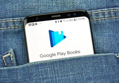 Montreal, Kanada - 4 Ekim 2018: Google oyun kitap app s8 ekranda. Google Kitap Arama oynamak ebooks bir dijital dağıtım hizmetidir.