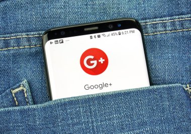 Montreal, Kanada - 4 Ekim 2018: Google Plus app s8 ekranda. Google Plus sosyal bir ağdır. Google internet hizmetleri sunar bir Amerikan teknoloji şirketidir.