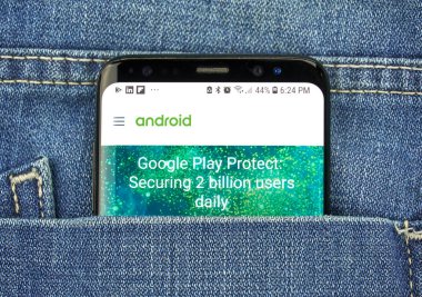 Montreal, Kanada - 4 Ekim 2018: Google oyun s8 ekranda korumak. Google internet hizmetleri sunar bir Amerikan teknoloji şirketidir.