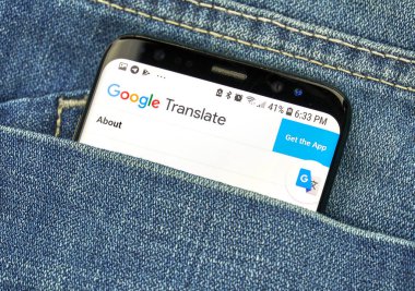 Montreal, Kanada - 4 Ekim 2018: Google Translate app s8 ekranda. Google internet hizmetleri sunar bir Amerikan teknoloji şirketidir.
