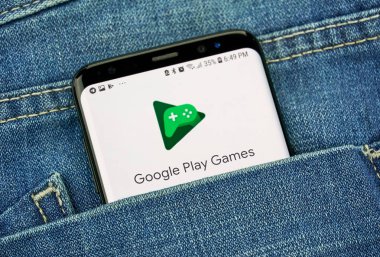 Montreal, Kanada - 4 Ekim 2018: Google oyun oyna, online oyun hizmet ve yazılım s8 ekranda. Google internet hizmetleri sunar bir Amerikan teknoloji şirketidir.