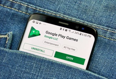 Montreal, Kanada - 4 Ekim 2018: Google oyun oyna, online oyun hizmet ve yazılım s8 ekranda. Google internet hizmetleri sunar bir Amerikan teknoloji şirketidir.