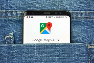 Montreal, Kanada - 4 Ekim 2018: Google Haritalar API'sı, s8 ekran platformda haritalar. Google internet hizmetleri sunar bir Amerikan teknoloji şirketidir.