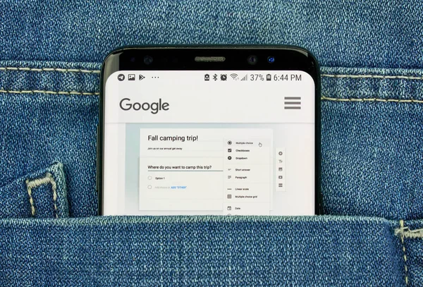 Montreal Canadá Octubre 2018 Aplicación Google Forms Pantalla Bolsillo Vaquero —  Fotos de Stock