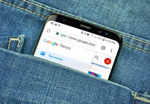 画面上のモントリオール カナダ 2018 Google ニュースのアプリ Google はさまざまなインター ネット サービスを提供するアメリカの技術会社です — ストック写真