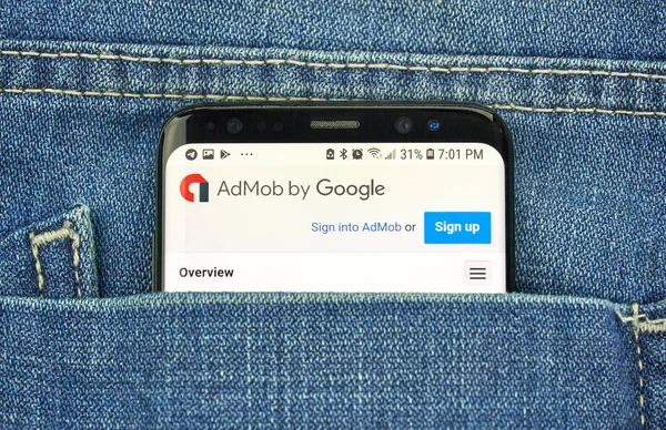 モントリオール カナダ 2018 Google Admob 画面上のモバイル広告アプリ Google はさまざまなインター ネット サービスを提供するアメリカの技術会社です — ストック写真