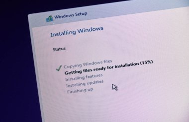 Montreal, Kanada - 8 Kasım 2018: Windows işletim sistemi kurulum ve aktivasyon işlemi bir Pc ekranda. Microsoft bir Amerikan çokuluslu teknoloji firmasıdır