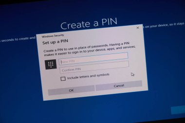 Montreal, Kanada - 8 Kasım 2018: Windows işletim sistemi kurulum ve aktivasyon işlemi bir Pc ekranda. Microsoft bir Amerikan çokuluslu teknoloji firmasıdır