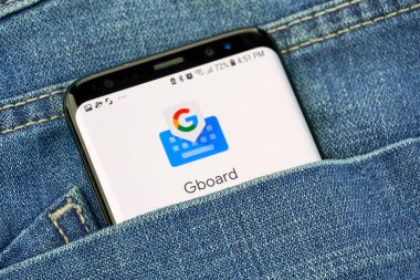 Montreal, Kanada - 4 Ekim 2018: Google Gboard app s8 ekranda. Gboard Google klavye olduğunu. Google internet hizmetleri sunar bir Amerikan teknoloji şirketidir.