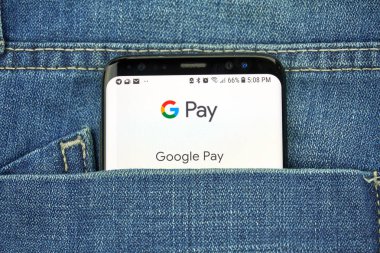 Montreal, Kanada - 4 Ekim 2018: Google G ödeme uygulaması s8 ekran üzerinde. G ödemek bir dijital cüzdan ve ödeme aracıdır. Google internet hizmetleri sunar bir Amerikan teknoloji şirketidir.