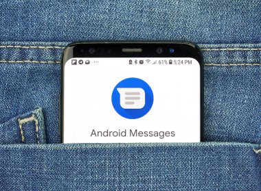 Montreal, Kanada - 4 Ekim 2018: Google Android mesajları app s8 ekranda. Belgili tanımlık app Android'in resmi app için mesaj Sms, Mms, Rcs olduğunu